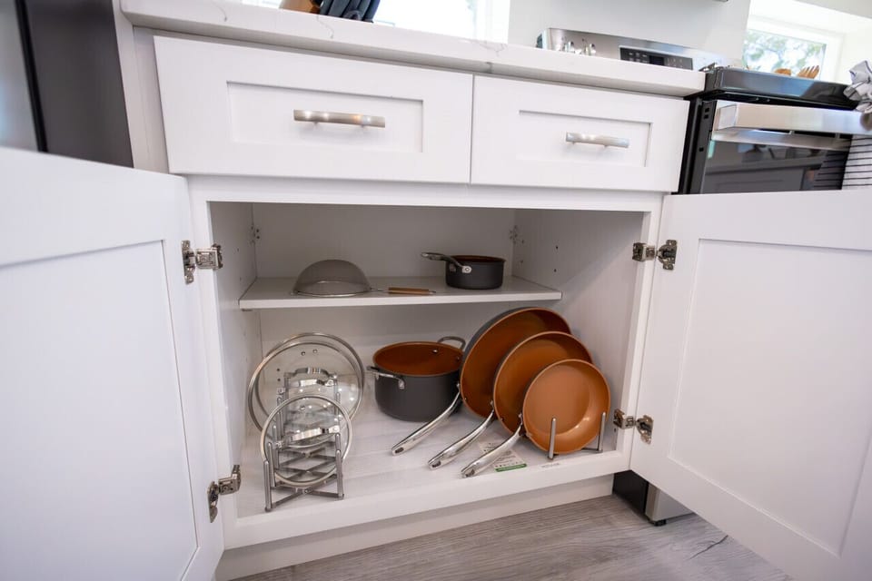 Allow your culinary expertise run wild with all the provided kitchen utensils and appliances.