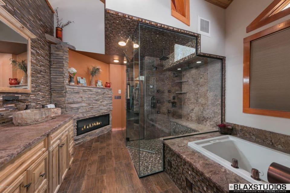 Upper level Master bath