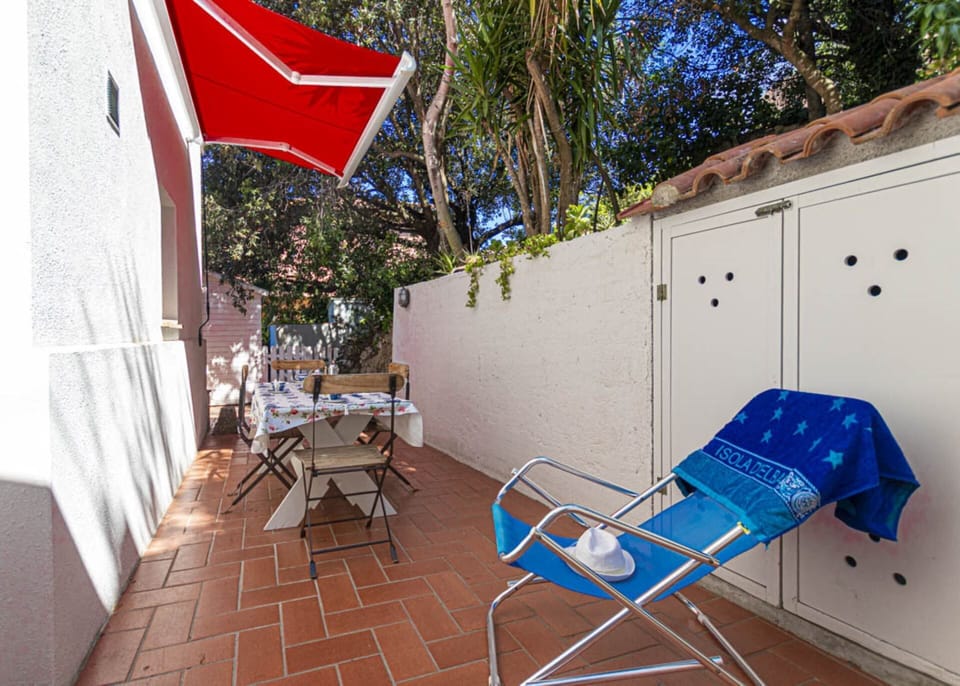 outdoor space, barbeque-casa La Leccia-Elba Island
