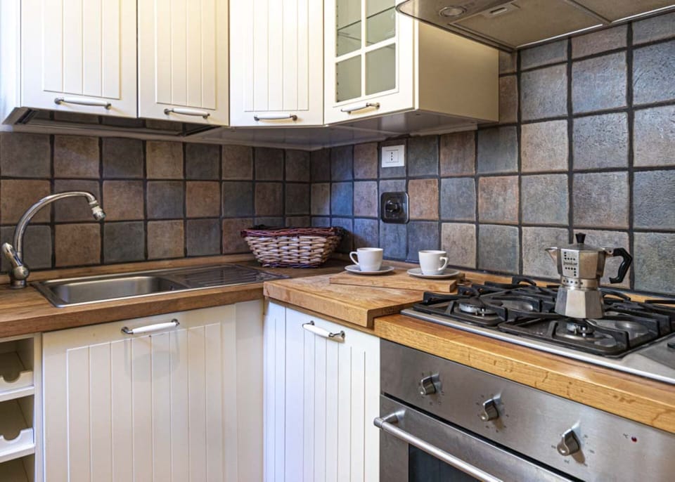 Detail of the kitchen-Liliana-Elba Island