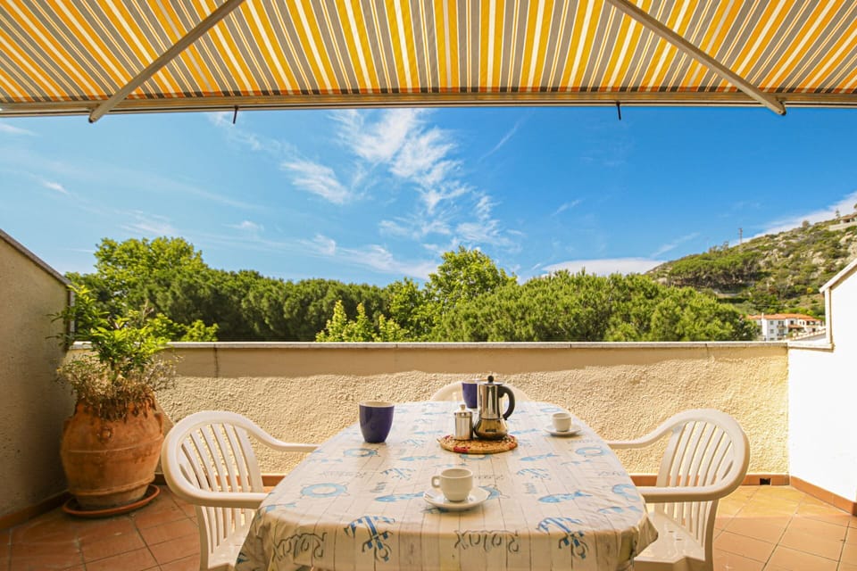 Table in the Terrace-Bellavista-Elba Island