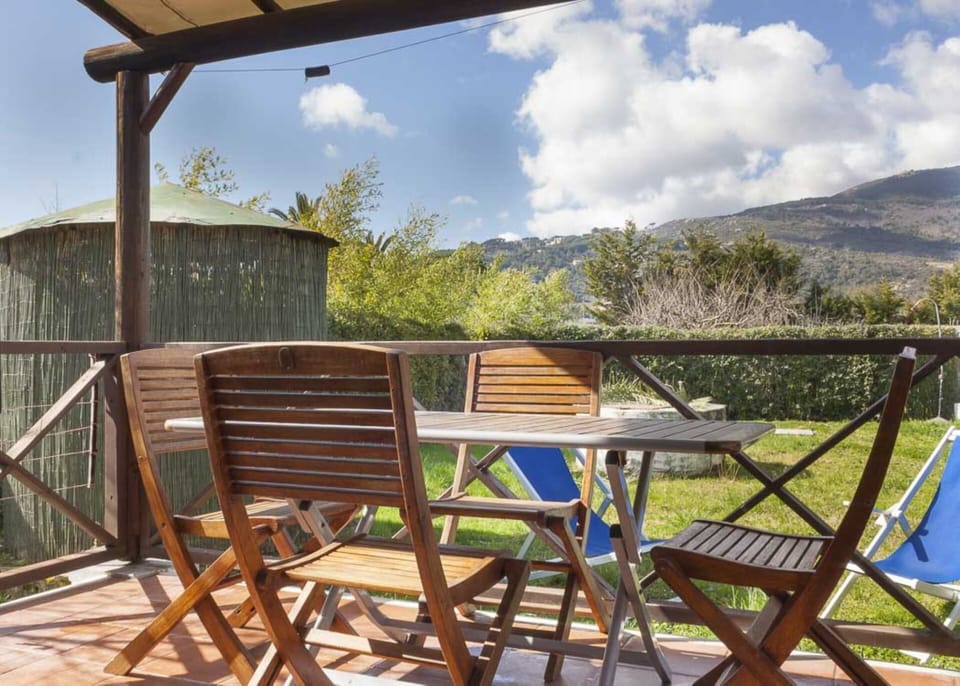 Perone, apartment in Elba Island, garden
