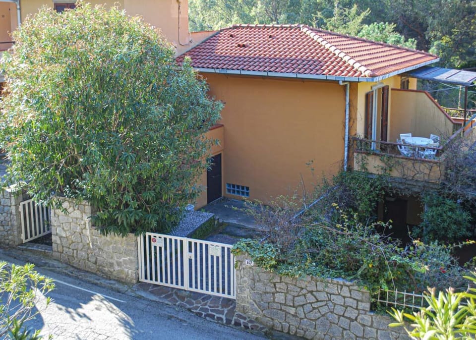 Parking place-apartment Fetovaia 1-Elba Island