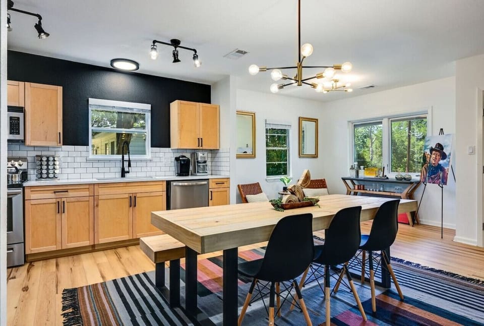 Fully equipped kitchen and dining space for family meals in Lakeway