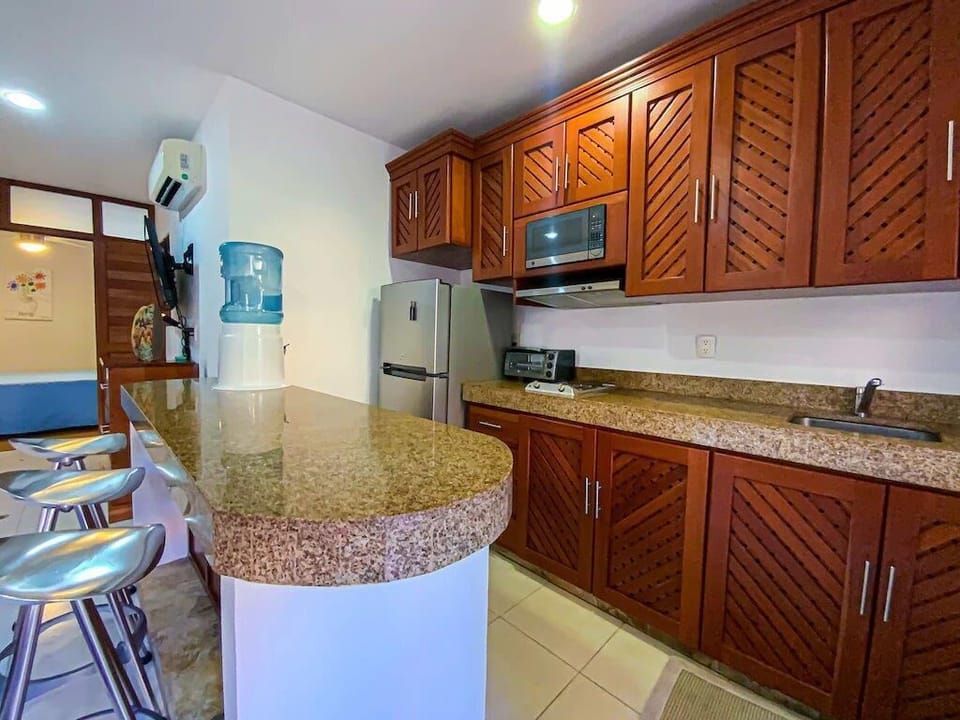 Lots of counter space.  New Reverse osmosis water system eliminates the bottle.