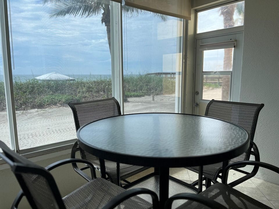 Lanai door access to beach
