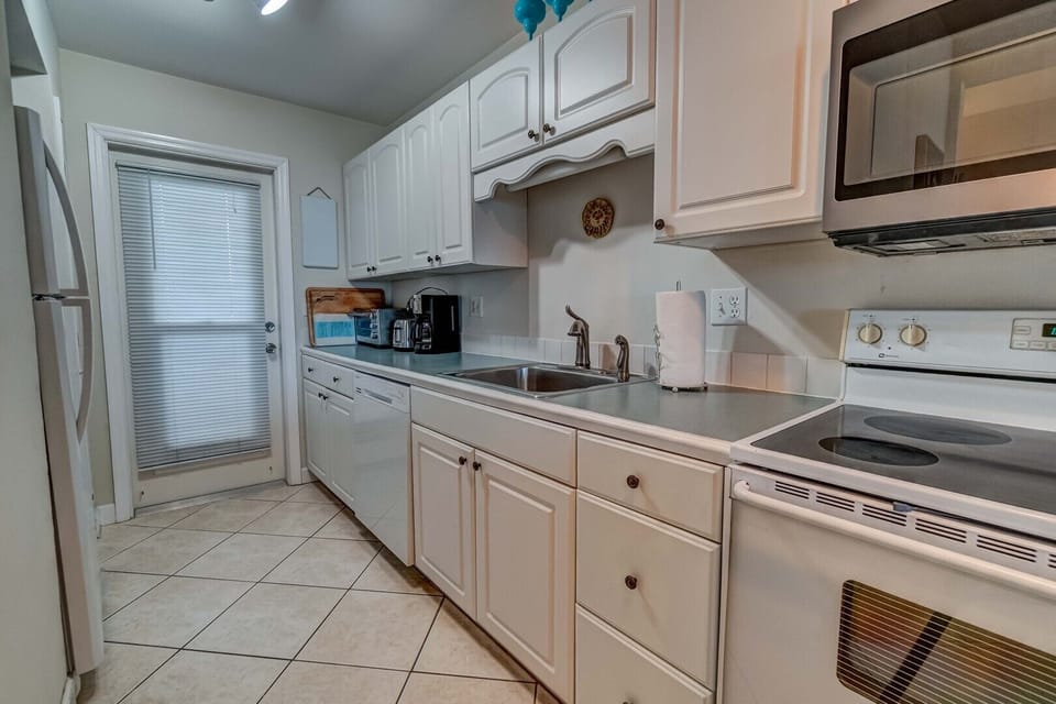 Kitchen & Bay View