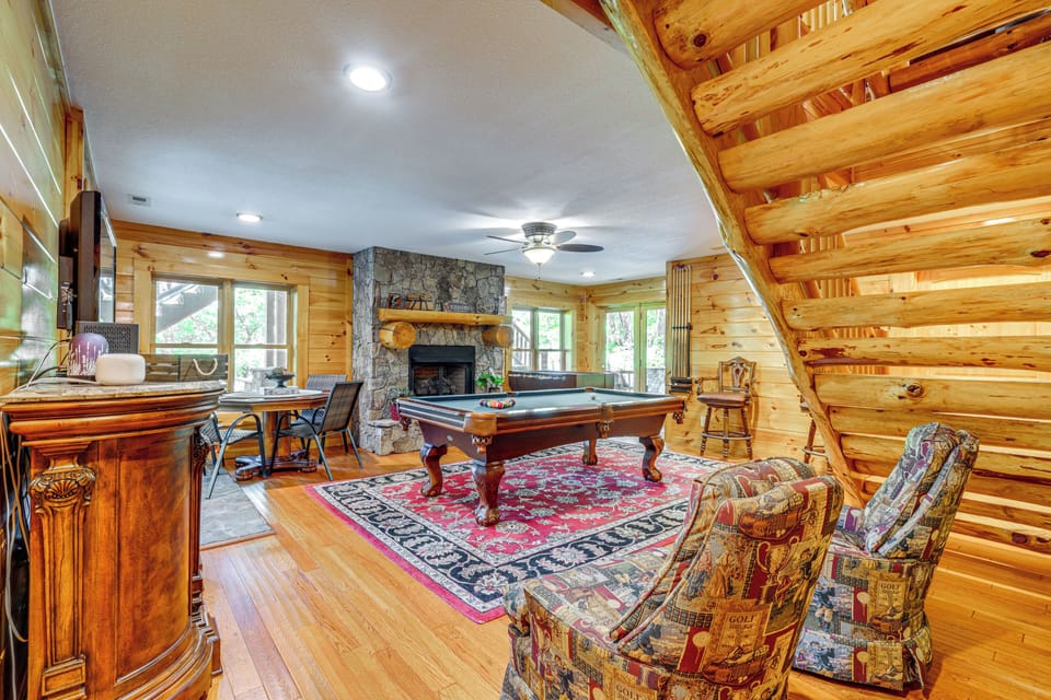 Game Room | Smart TV | Basement Level