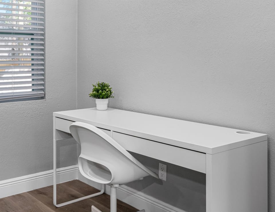 Need a space for emergency meetings during your stay? We got you! Have your own working area in this beautiful property. If you have any questions, feel free to send us a message!