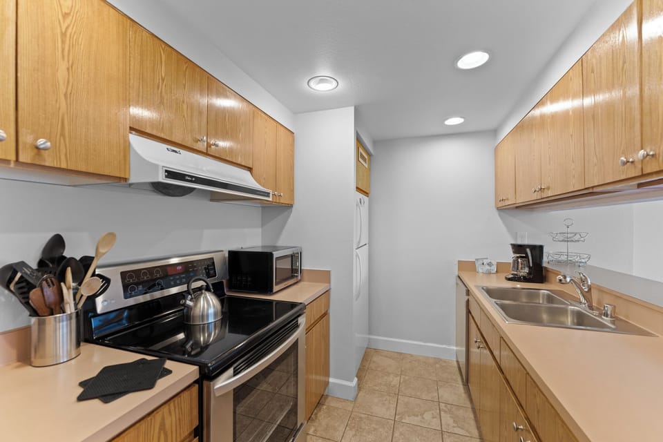Full-sized kitchen perfect for making a home cooked meal!