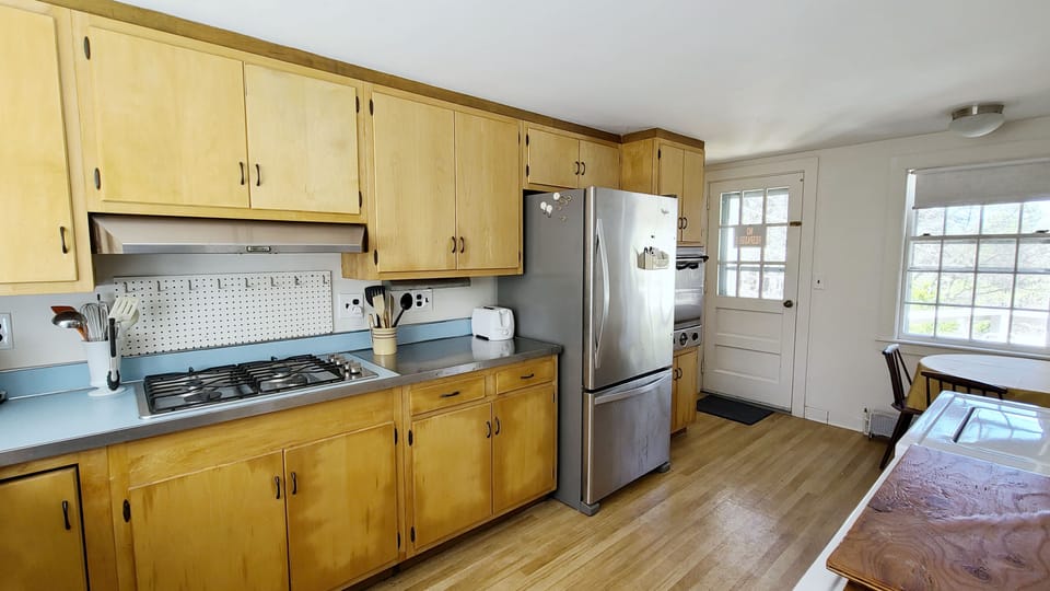 Eat in kitchen with door to deck
