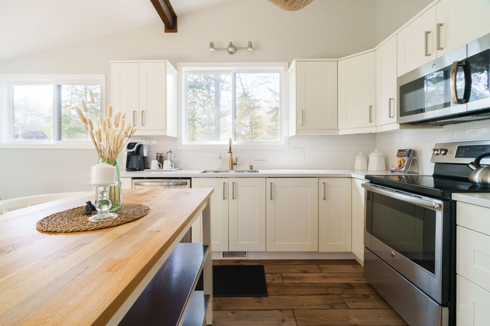 A look at the kitchen.