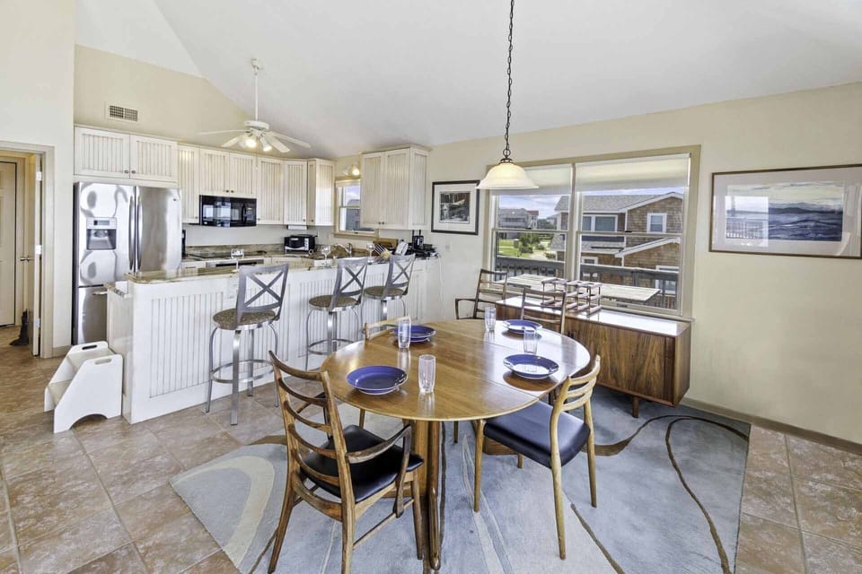 Surf-or-Sound-Realty-1018-Sound-Wave-Dining-Area-1