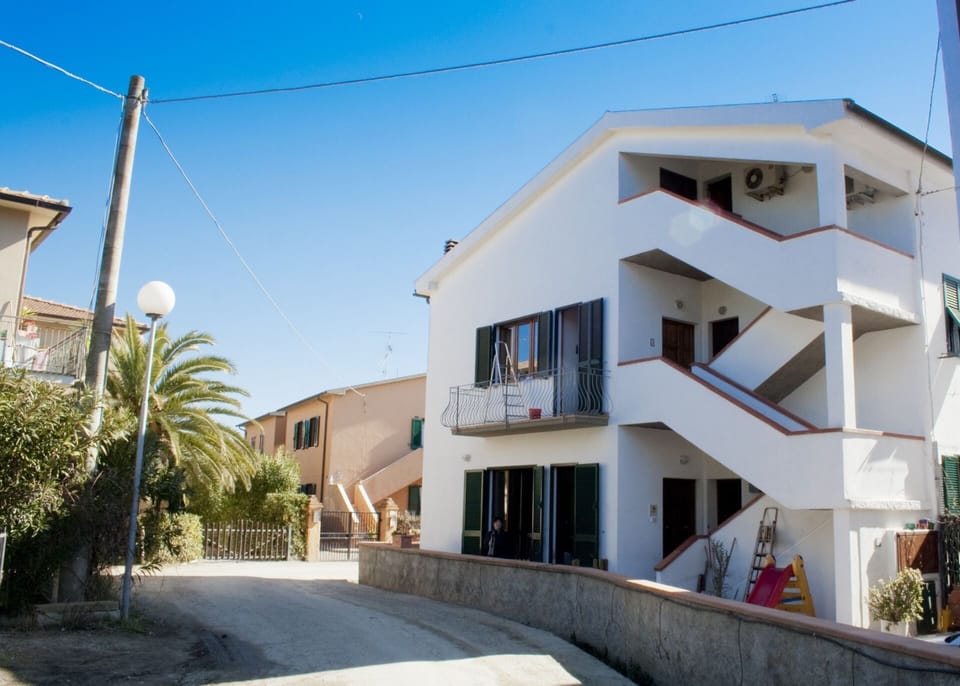 External view-Laura-Elba Island