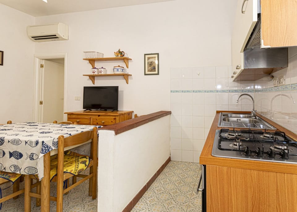 Living room with kitchen-Laura-Elba Island