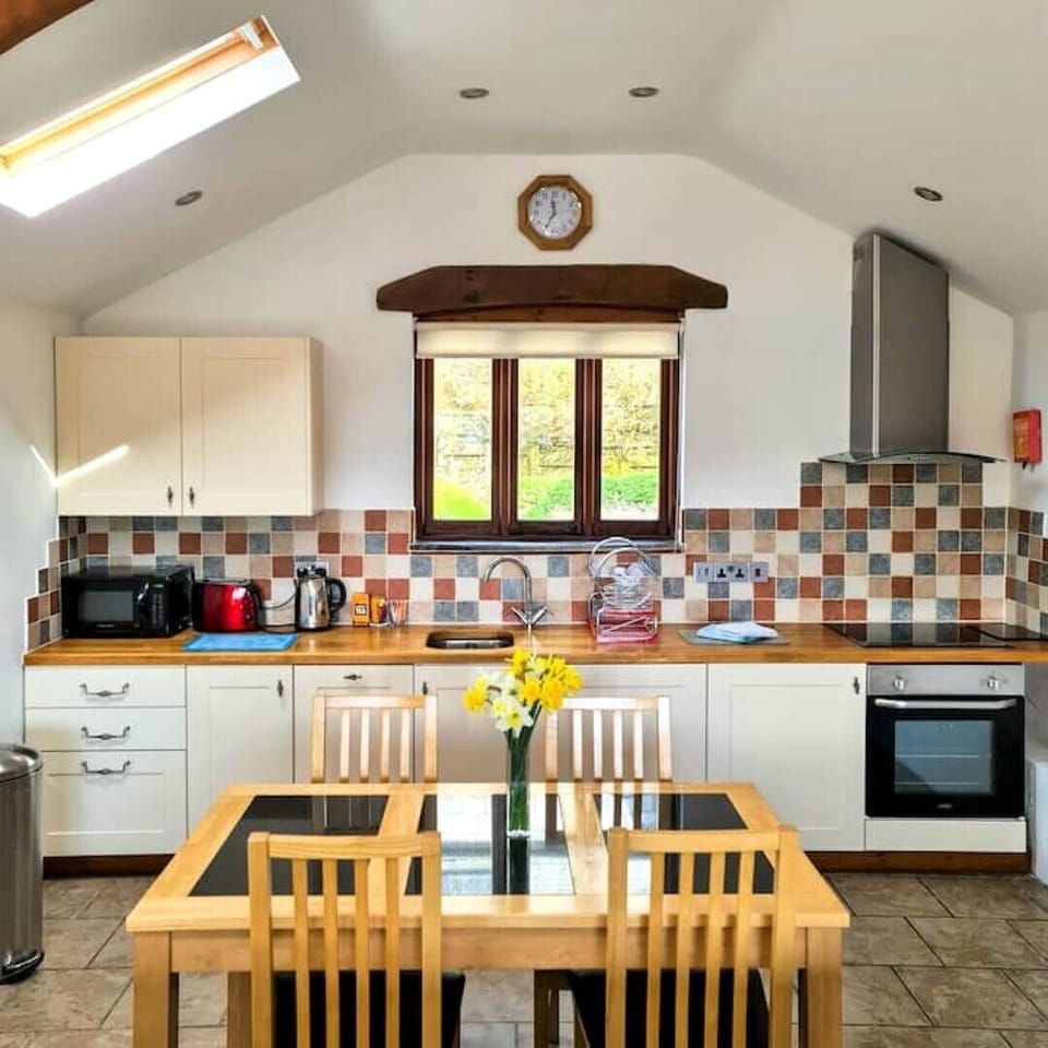 Dining area and fully equipped kitchen