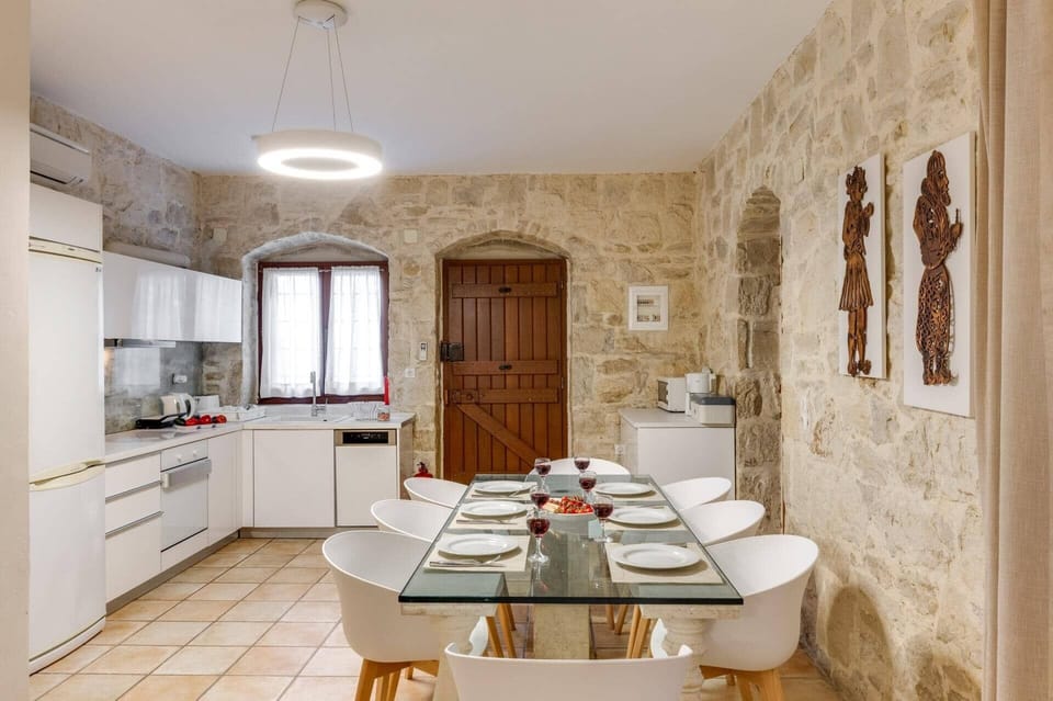 Villa Minos image