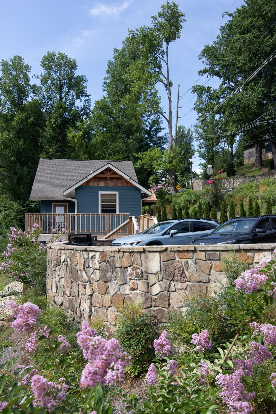 Blue Bird Hideaway - A 10 - min walk to downtown (110)