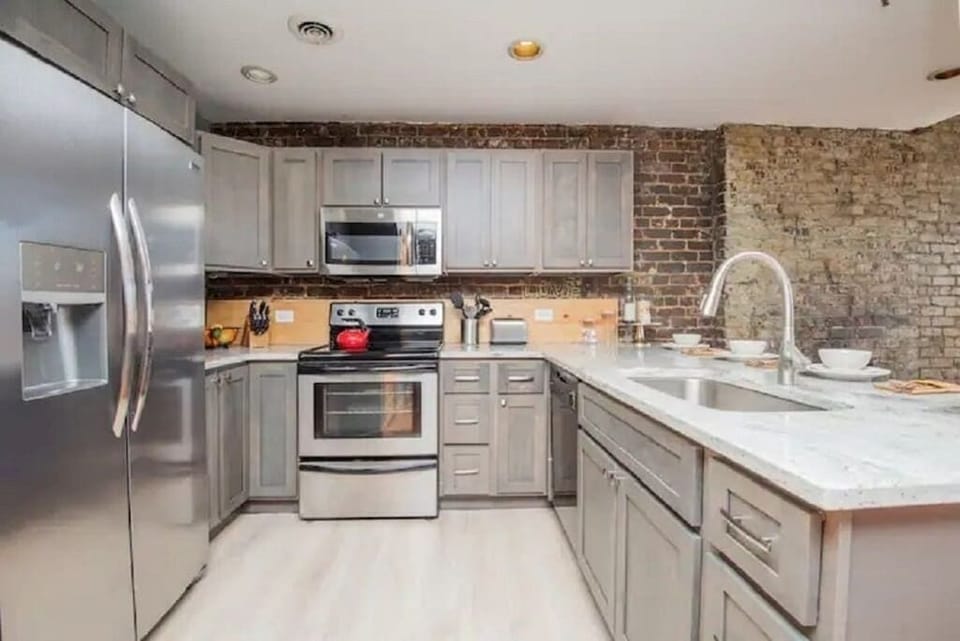 Whether it's delivered or home-made, you have every kitchen utensil you need. Sugar, spice, and everything nice. Don't worry... there's a wine opener, too.