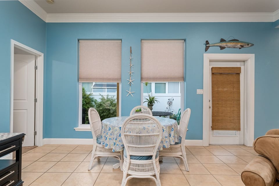 Second dining, work game area 