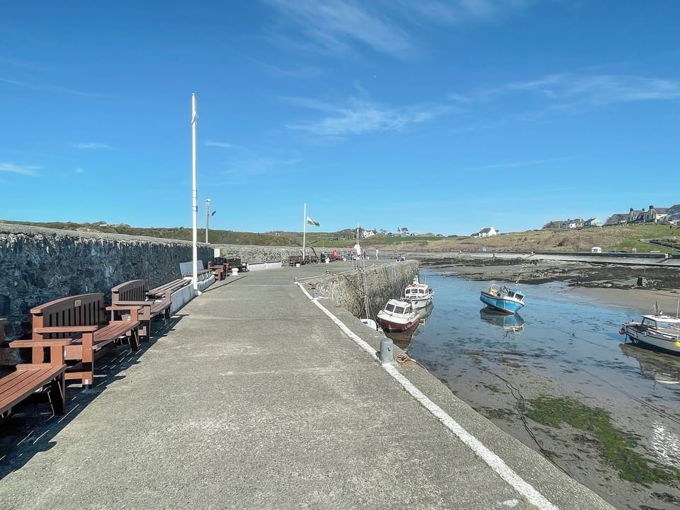 Surrounding area | Llwyn Ysgaw, Cemaes