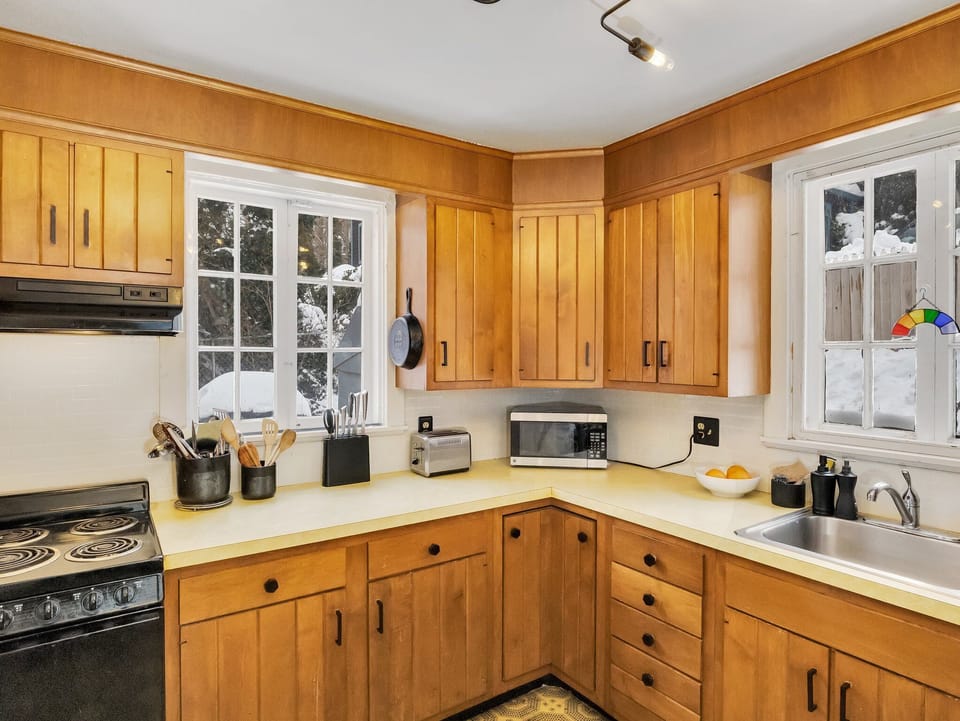 Kitchen - fully stocked!
