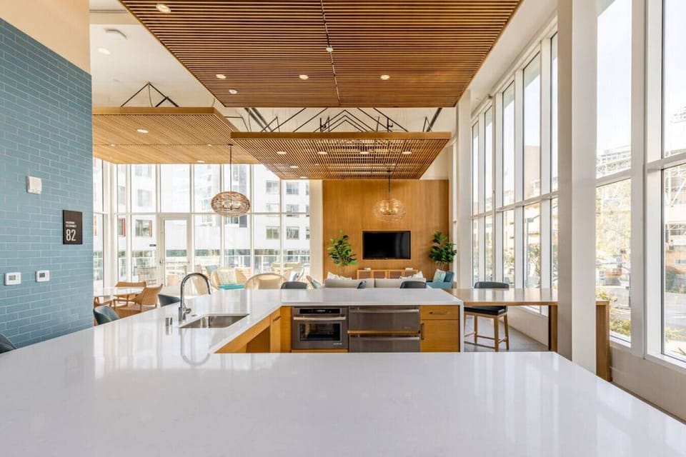 Community Room with Kitchen, TVs and lounging, free and accessible to guests!