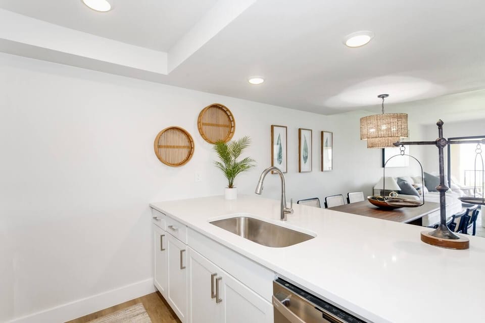 Elevate your culinary experience in our newly renovated, fully furnished kitchen. Create delicious memories as you whip up gourmet meals in style and comfort. 🍳🍴 #KitchenGoals #HomeCooking #ModernElegance