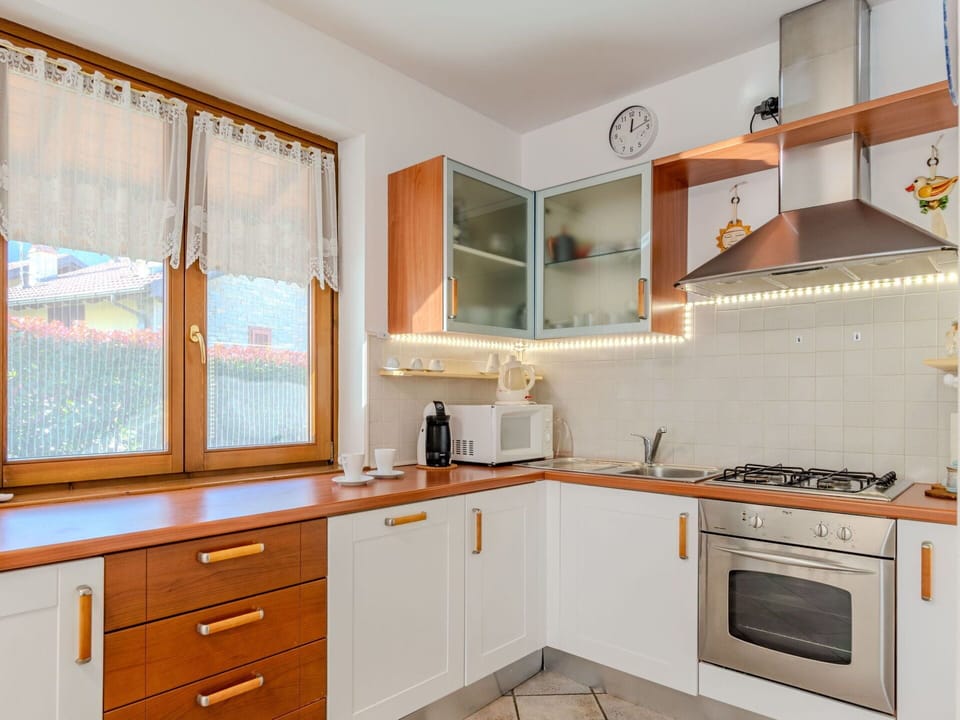Countertop, Cabinetry, Property, Furniture, Window, Building, Kitchen, Wood, Drawer, Kitchen Stove