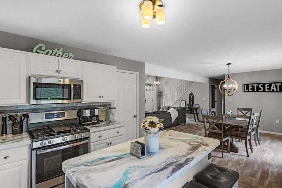 Kitchen Island with seating for 3