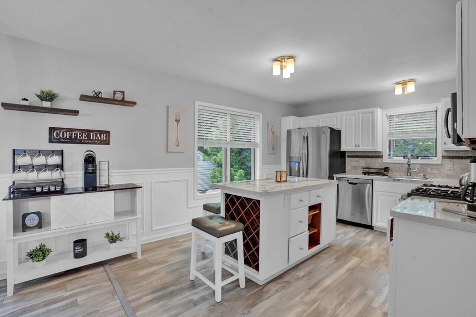 Kitchen Island with seating for 3