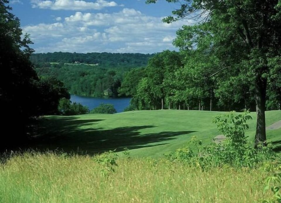 North Course is walking distance from Condo.  Clubhouse open to all for lunch.