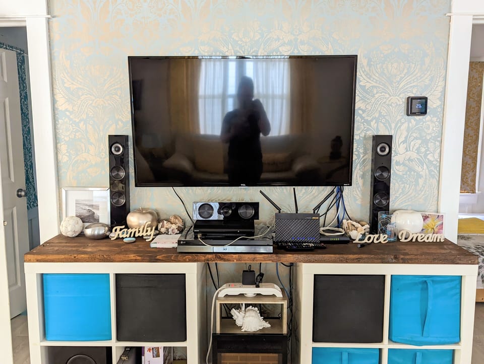 Entertainment area with Smart TV and Play Station