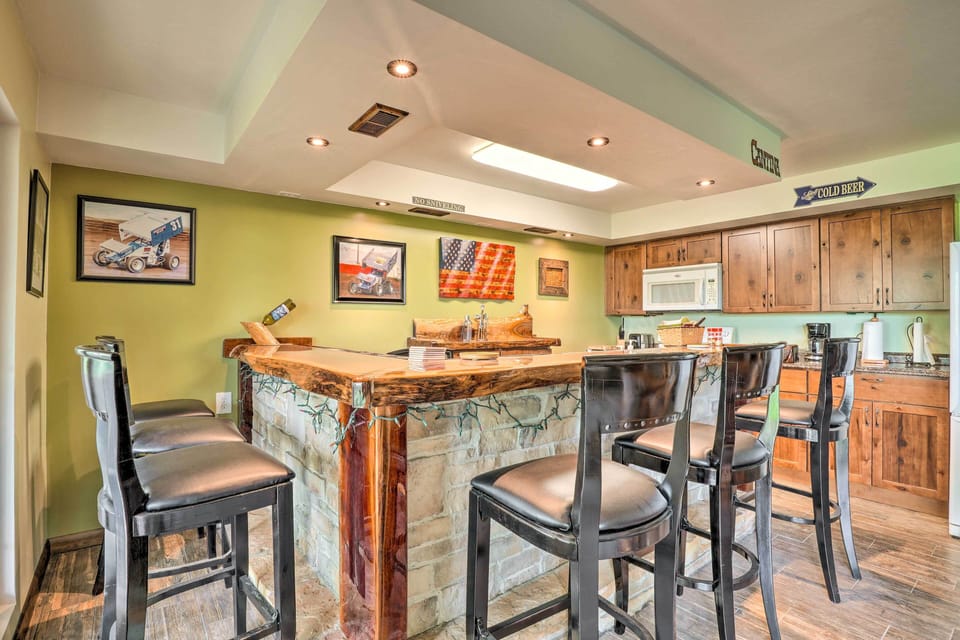 Kitchen & Dining Area | Drip Coffee Maker | Trash Bags & Paper Towels Provided