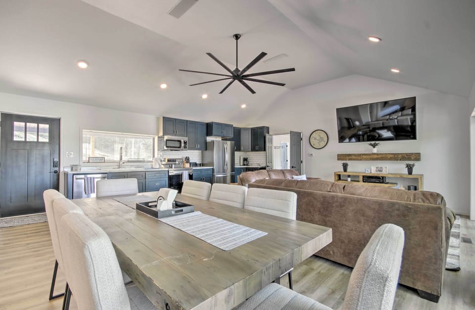 Gravois Mills Vacation Rental | 2BR | 3BA | 2,400 Sq Ft | Step-Free Access