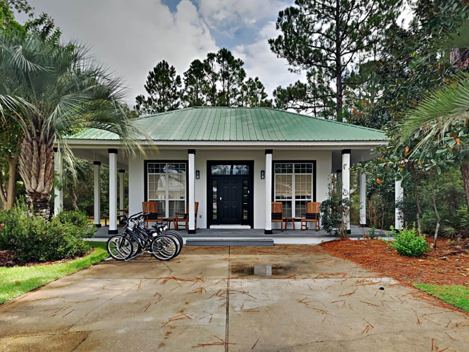 Wood Beach Retreat Exterior - Four Adult Bikes Included