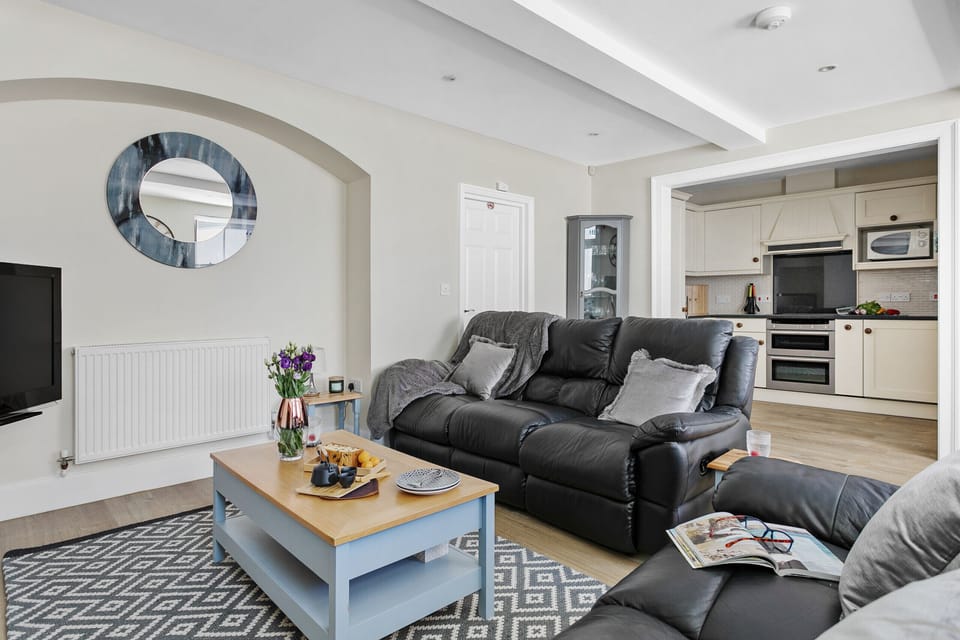 Fresh Escapes - Sovereign House - 2 Bed Apartment - Torquay