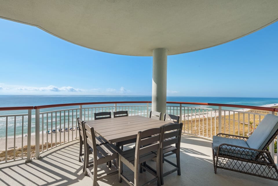 Dining for 10 with lounge chair