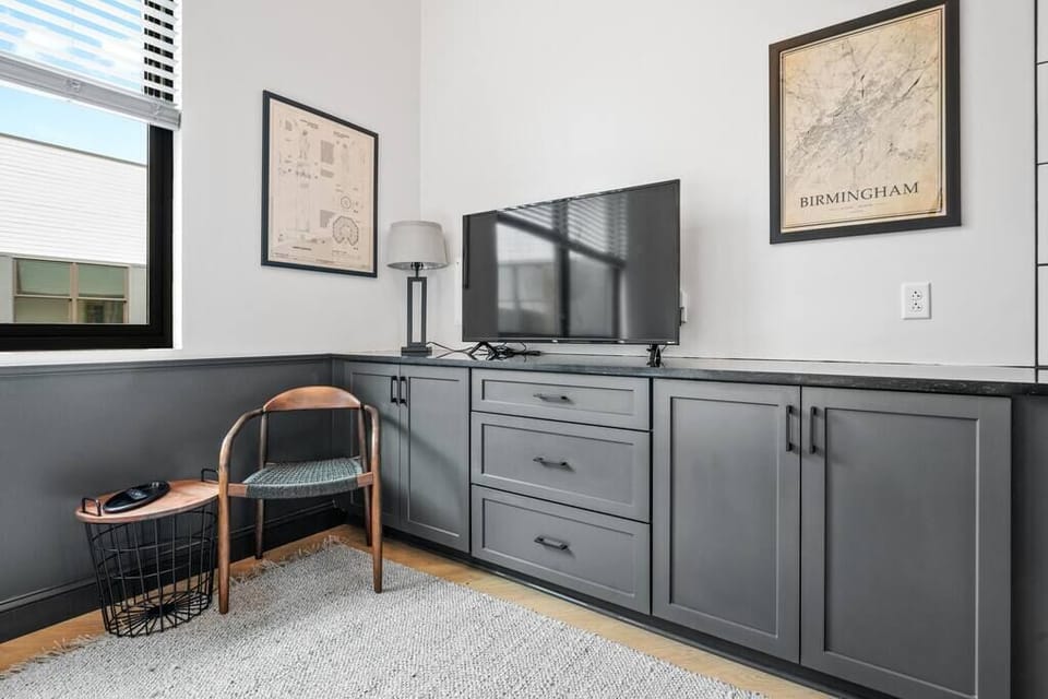 The studio comes fully equipped with a smart tv as well as a tidy space to get ready for your day or enjoy a cup of coffee