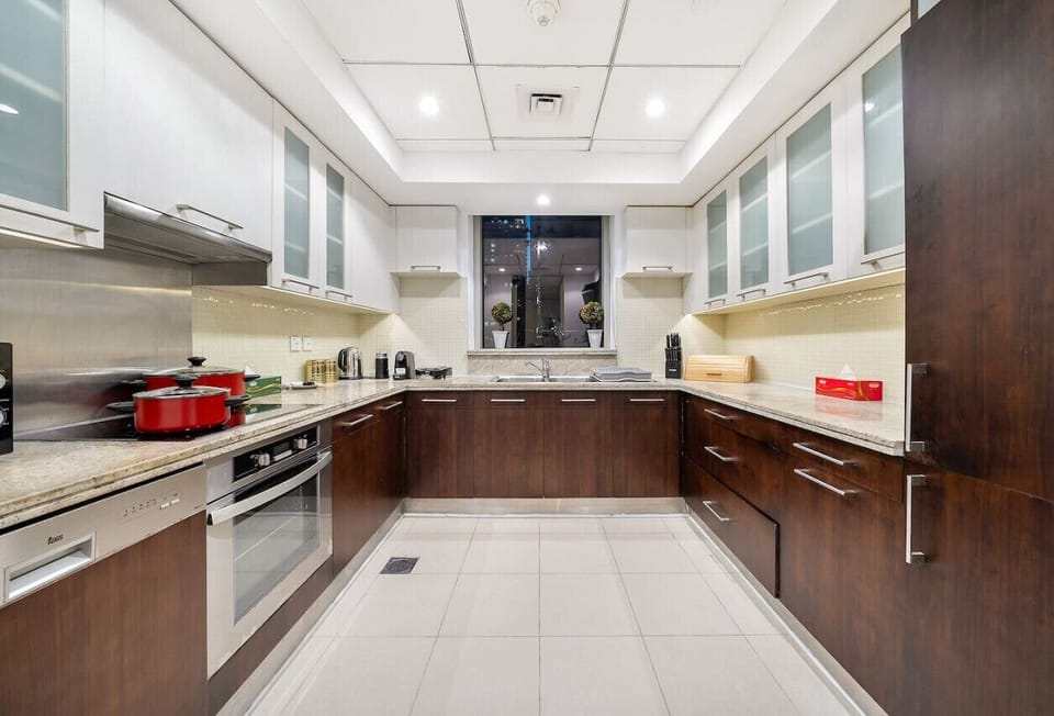 Kitchen Paradise: Modern appliances, sleek granite countertops, and urban skyline views await culinary adventures!