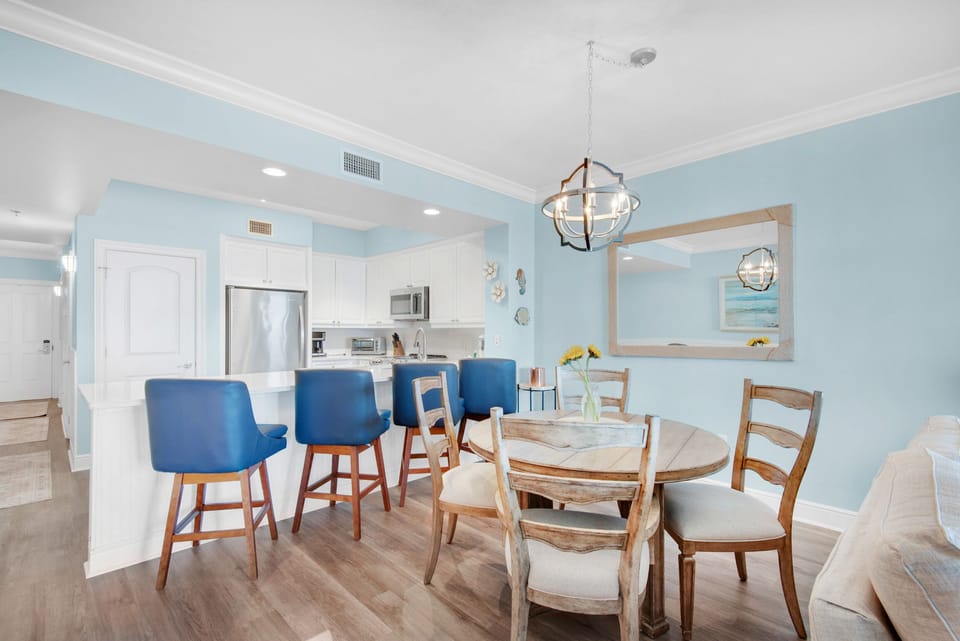 Dining table seats 4