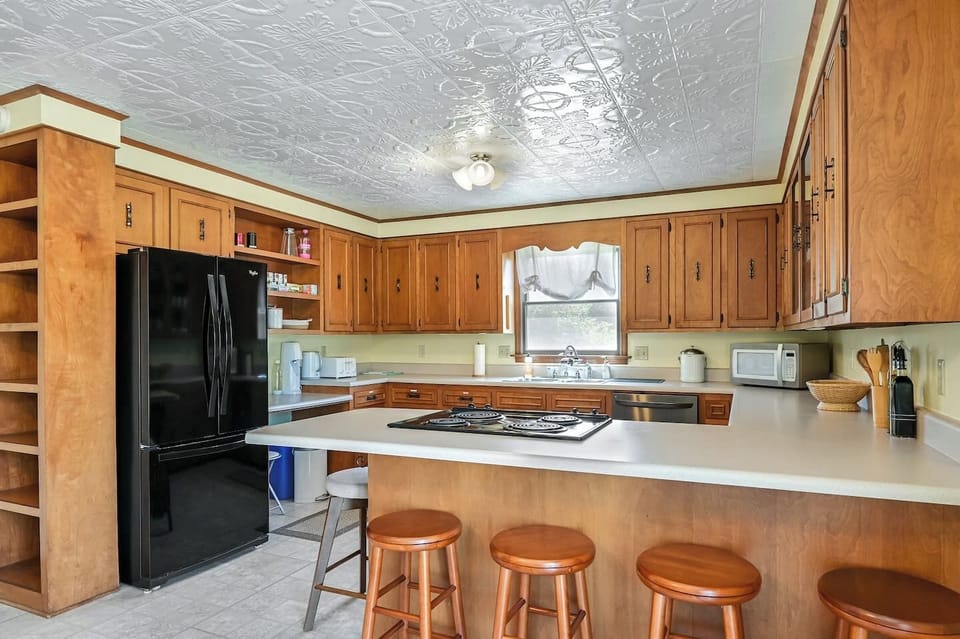 Eat in kitchen with barstools for five.