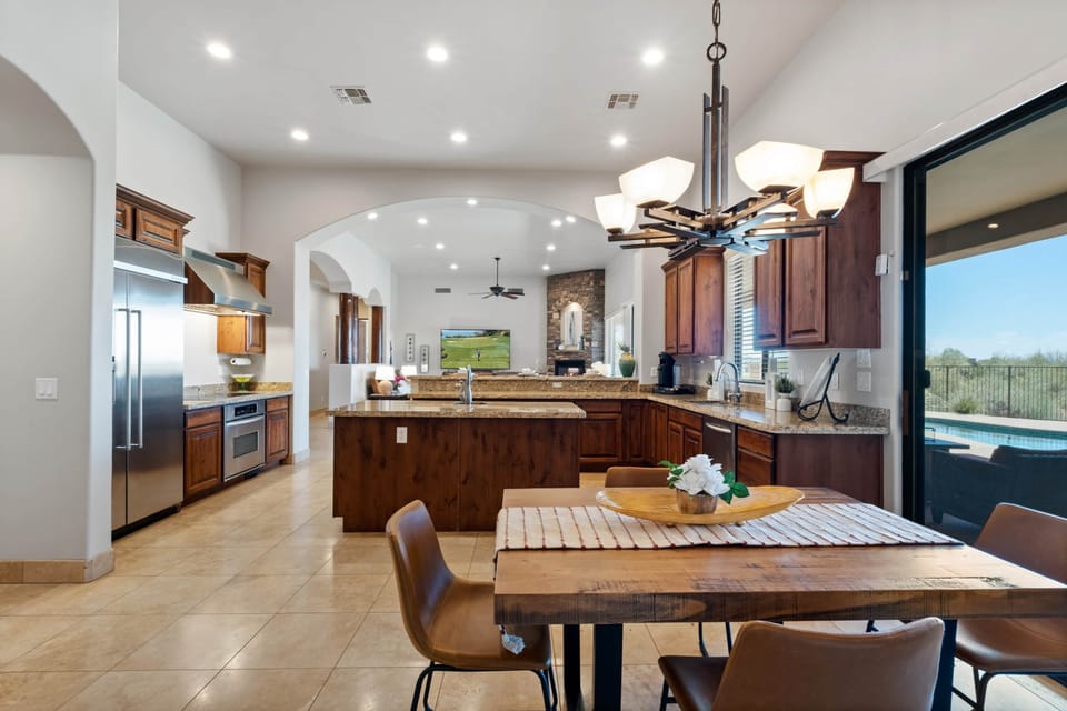 Kitchen/Eat-In Dining