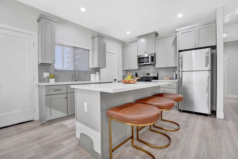 Kitchen & Island Counter