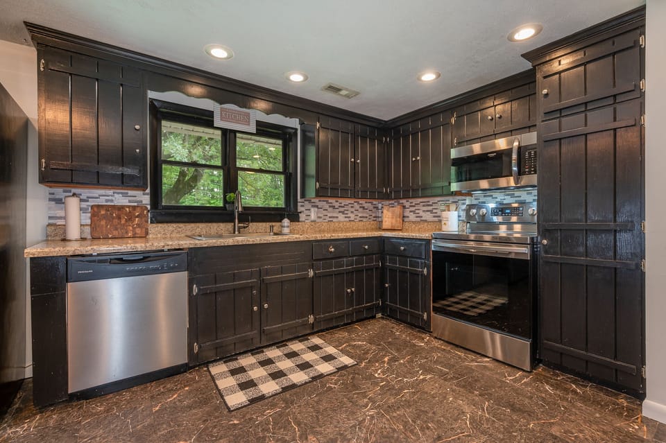 cook in this well equipped kitchen