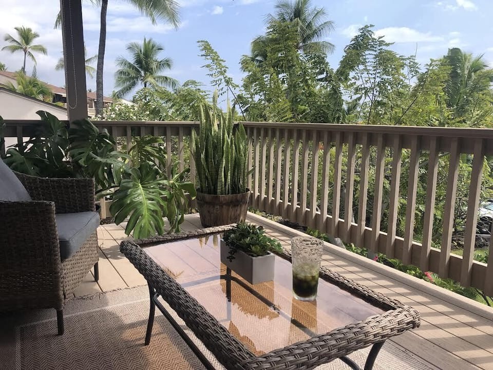 Upstairs lanai has beautiful sunset views through the palm trees.