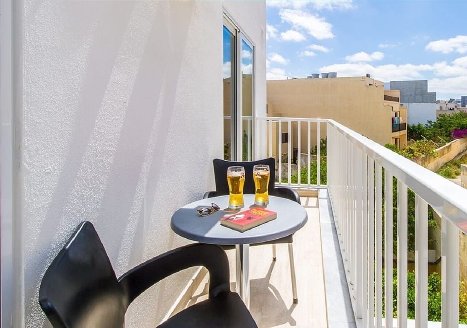  Balcony 