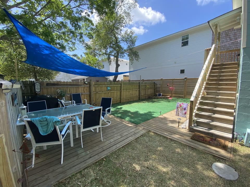 Nice courtyard for relaxing in the shader sunning in a chair.