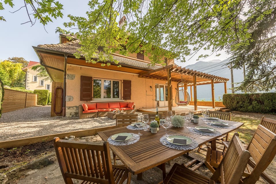 Outdoor dining room - Holiday rental