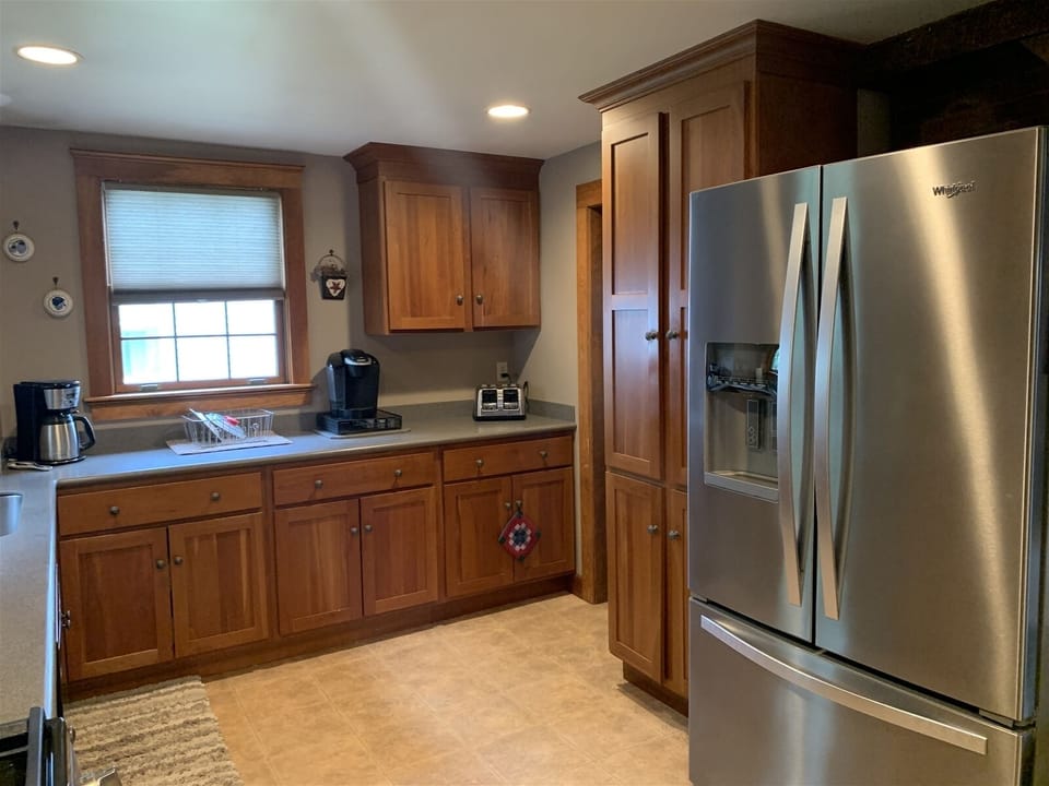 Kitchen drip coffee pot and Keurig